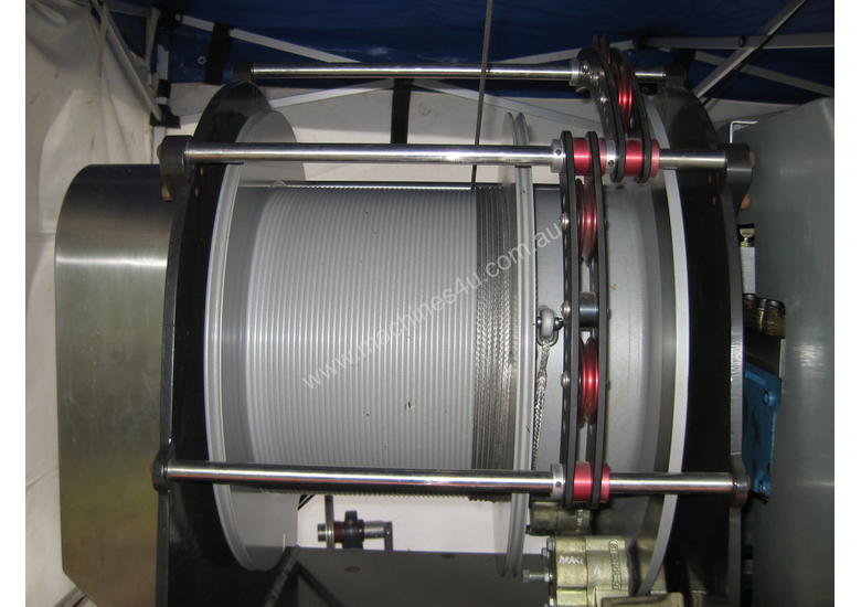 caption Hydraulic / eletric high speed winch