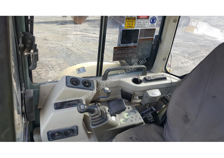 caption 2013 YANMAR VIO55-5B AIRCONDITIONED EXCAVATOR