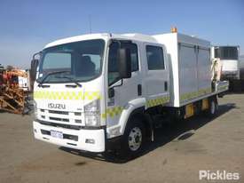 2011 Isuzu FRR500 - picture2' - Click to enlarge