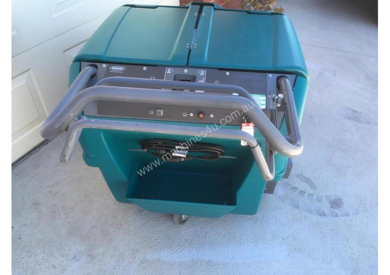 caption 2014 Tennant S10 FLOOR SWEEPER