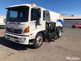 2009 Hino 500 FG8J - picture2' - Click to enlarge