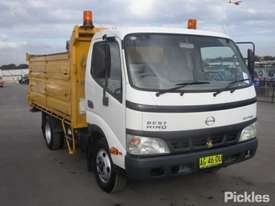 2005 Hino DUTRO - picture0' - Click to enlarge