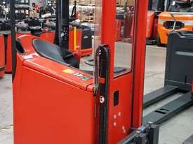 Used Forklift:  E10 Genuine Preowned Linde 1t - picture0' - Click to enlarge