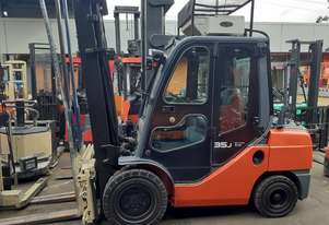 ACTIVE FORKLIFTS - TOYOTA FORKLIFT 8FG35 2012 4.5M LIFT ENCLOSE ARICON CAB TWIN PALLET HANDLER