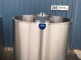 900ltr Stainless Steel Tank - picture0' - Click to enlarge