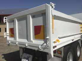 2002 Kenworth T300 - picture2' - Click to enlarge
