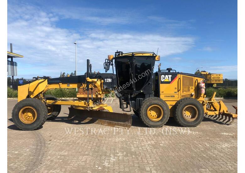 caption CATERPILLAR 12M Motor Graders
