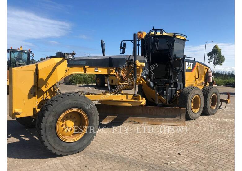 caption CATERPILLAR 12M Motor Graders