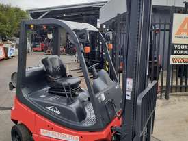 forklift for sale-Linde 2011 model low hours 1800kg 4.2m lift only $7000 - picture0' - Click to enlarge
