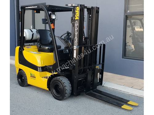Yale 2000kg LPG Forklift with 4800mm 3 Stage Container Mast