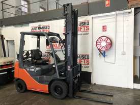 TOYOTA 8FG18 DELUXE S/N 33264 DUAL FUEL LPG/PETROL FORKLIFT 4.5 METER 2 STAGE 2 TON 2000 KG CAPACITY - picture1' - Click to enlarge