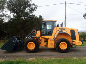 Hyundai HL955 Loader/Tool Carrier Loader - picture0' - Click to enlarge