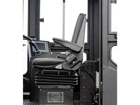 28-32t Internal Combustion Counterbalanced Forklift Truck - picture2' - Click to enlarge