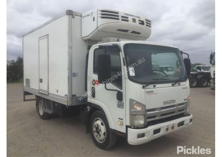 caption 2008 Isuzu NQR450 Medium