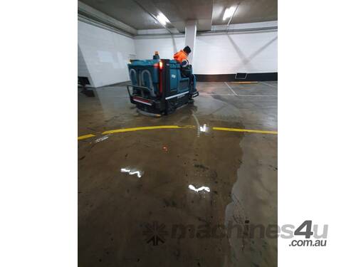Tennant M20 combination sweeper scrubber 
