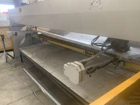 NC Hydraulic Guillotine Shear - picture2' - Click to enlarge