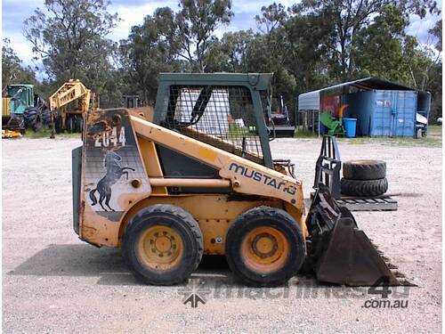 Mustang 2044 skid steer loader