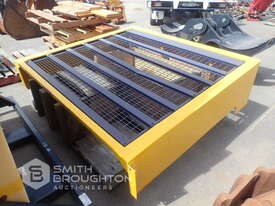 KOMATSU HD785-5 RADIATOR SHROUD - picture2' - Click to enlarge