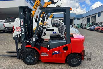   2024 Heli 2.5ton Diesel Forklift / 4.8m height / 3 stage mast