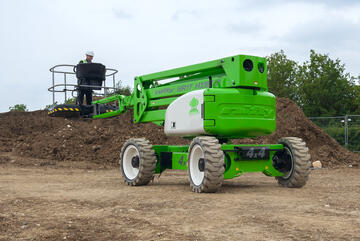 Nifty HR17 Hybrid 4x4 Self-Propelled Boom Lift - compact and low weight