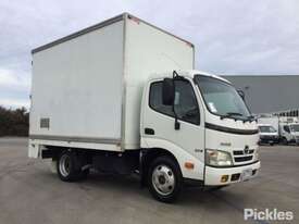 2010 Hino 300 614 - picture0' - Click to enlarge