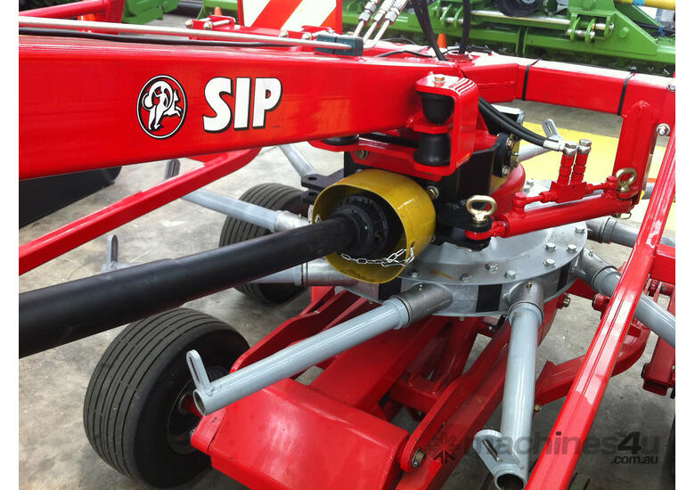 caption SIP Star 600 Twin Rotary Hay Rake