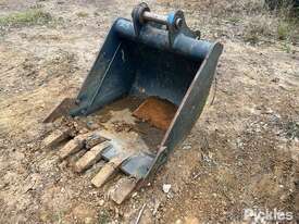 Excavator Digging Bucket, 700mm - picture0' - Click to enlarge