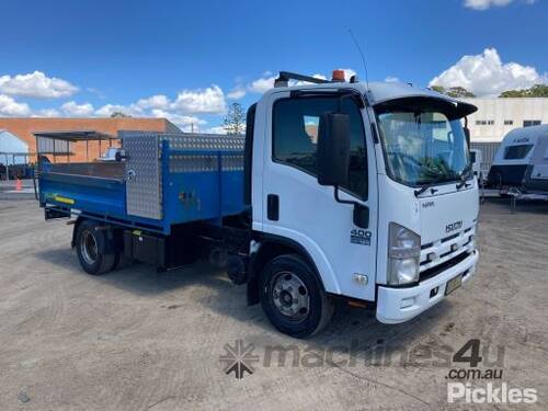 2011 Isuzu NPR 400 Medium