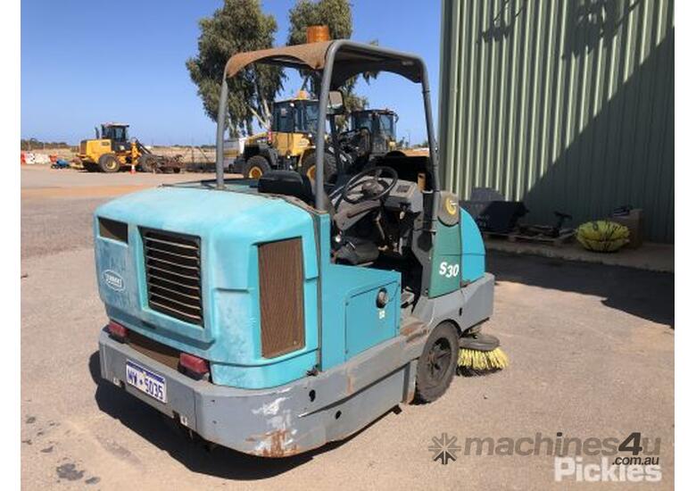 Used tennant S30 Ride On Sweeper Scrubber in , Listed on Machines4u