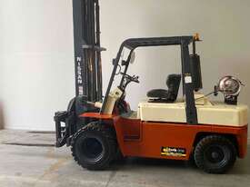 Nissan forklift Dual Wheel 4.0 tonne with 360 hydraulic  rotating clamp - picture1' - Click to enlarge