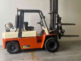 Nissan forklift Dual Wheel 4.0 tonne with 360 hydraulic  rotating clamp - picture2' - Click to enlarge