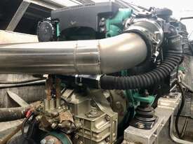 Volvo Penta D6 330 pair with gearboxs - picture1' - Click to enlarge