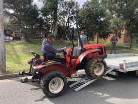 ANTONIO CARRARO - Low Profile Orchard / Vineyard Tractor  4WD 65HP (49Kw)  - picture1' - Click to enlarge