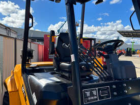 UN Rough Terrain Forklift 3.5T 4WD - Low maintenance, All Terrain! - picture2' - Click to enlarge