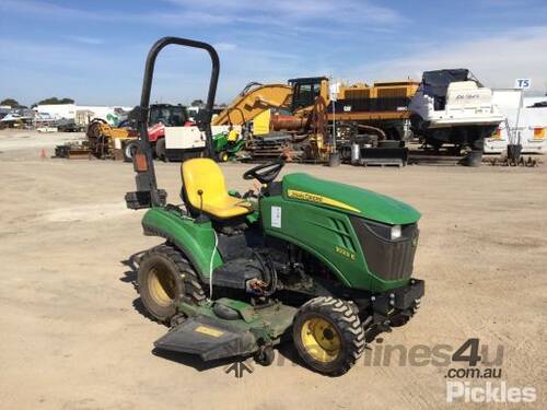 2015 John Deere 1023E Ride On Mower (Underbelly)