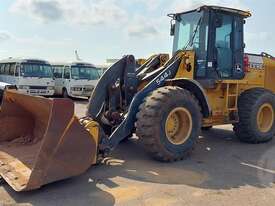 John Deere Loader - picture1' - Click to enlarge