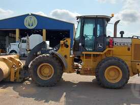 John Deere Loader - picture2' - Click to enlarge