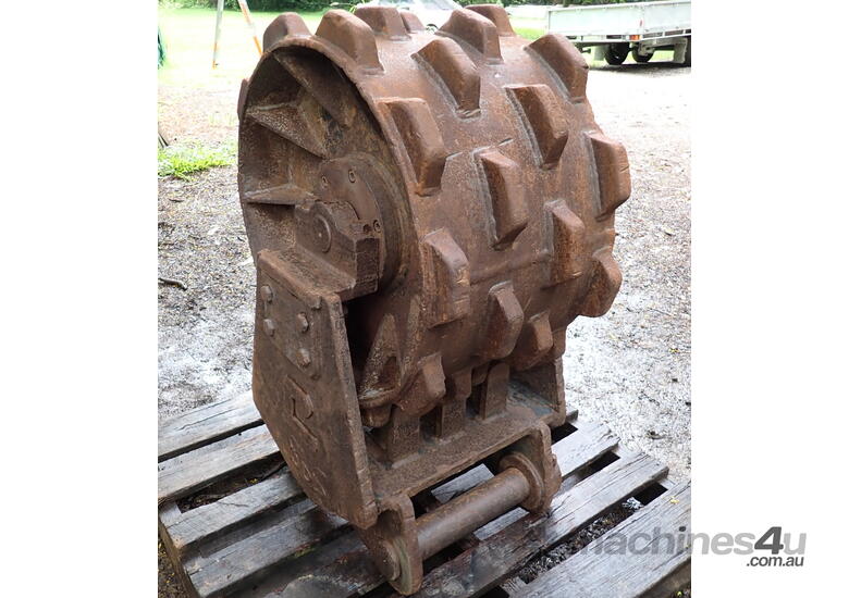 caption 16-32 ton (80mm pin) 450mm Excavator Compaction Wheel