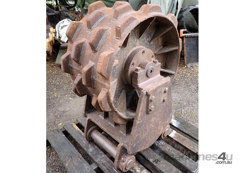 caption 16-32 ton (80mm pin) 450mm Excavator Compaction Wheel