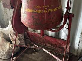 LIGHTBURN CEMENT MIXER - picture0' - Click to enlarge