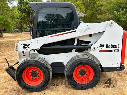 Bobcat S550 Skid Steer 2017 Low 340hrs! Incl. Attachments.