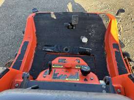 Kubota ZG222Z - picture0' - Click to enlarge