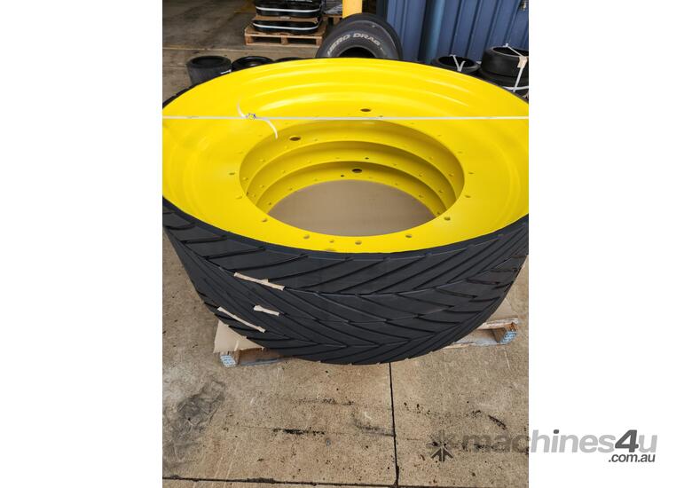 caption Camso Drive Wheel Challenger MT800/MT700 wide (2pc style)