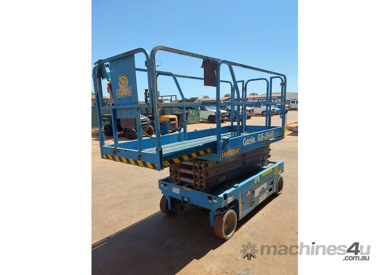 caption LIFT EQUIPT - GENIE 26FT ELECTIRC SCISSOR LIFT - ONLY 105 HOURS!