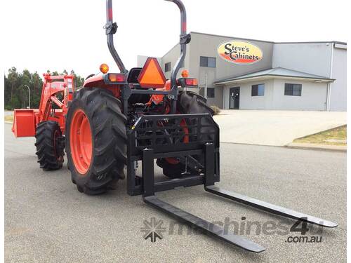 caption FINER HYDRAULICS - 1800kg Tractor Pallet Forks - 3PL