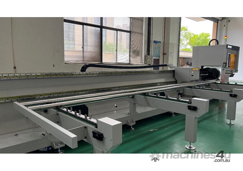 B12-C Ultra-Fast Tube Laser Cutting Machine with 6500mm semi-automatic loader