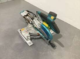 Makita sliding compound mitre saw - picture1' - Click to enlarge