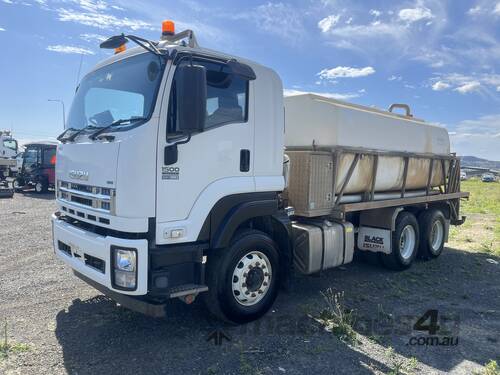 2015 Isuzu 1500 FH FXZ  6x4 Water Truck