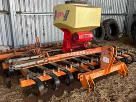 Multidisc air seeder - picture0' - Click to enlarge