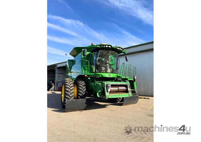 caption 2014 John Deere S670 Combines